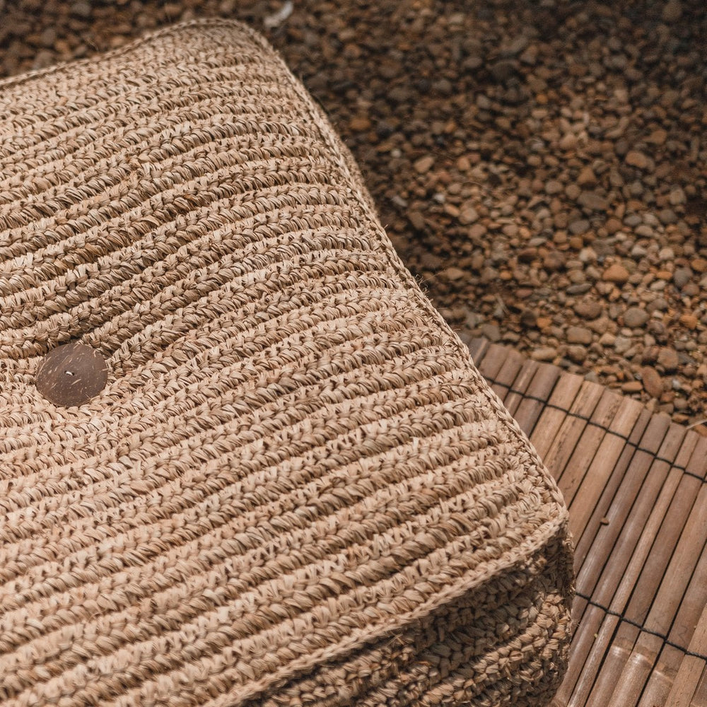 Beige woven raffia pouf