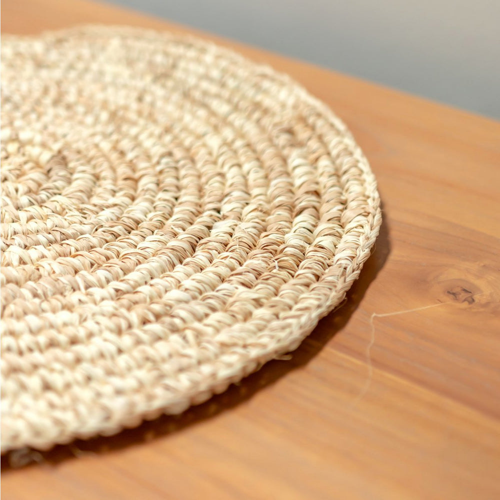 Natural raffia round placemat